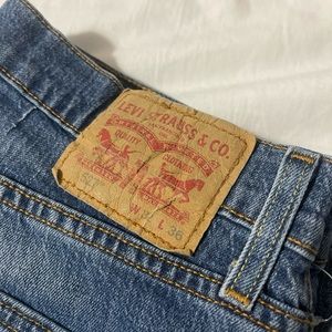 W32 L36 LOT 527 Levi’s.
